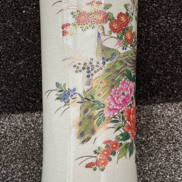 VTG Asahi Japan Porcelain Peacock Floral Design With Gold Accent Rim Bud Vase - Picture 5 of 5